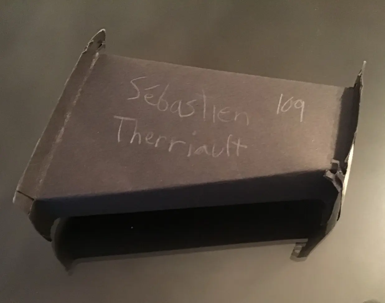 Light splitting device